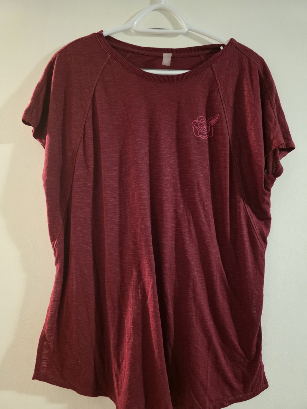 Women's Maroon Short-Sleeve Tee with Rose Embroidery Large